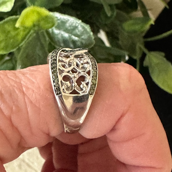 Sterling Silver Green and Blue Infinity Like Design. Size 7. Designer not known. - Picture 5 of 10